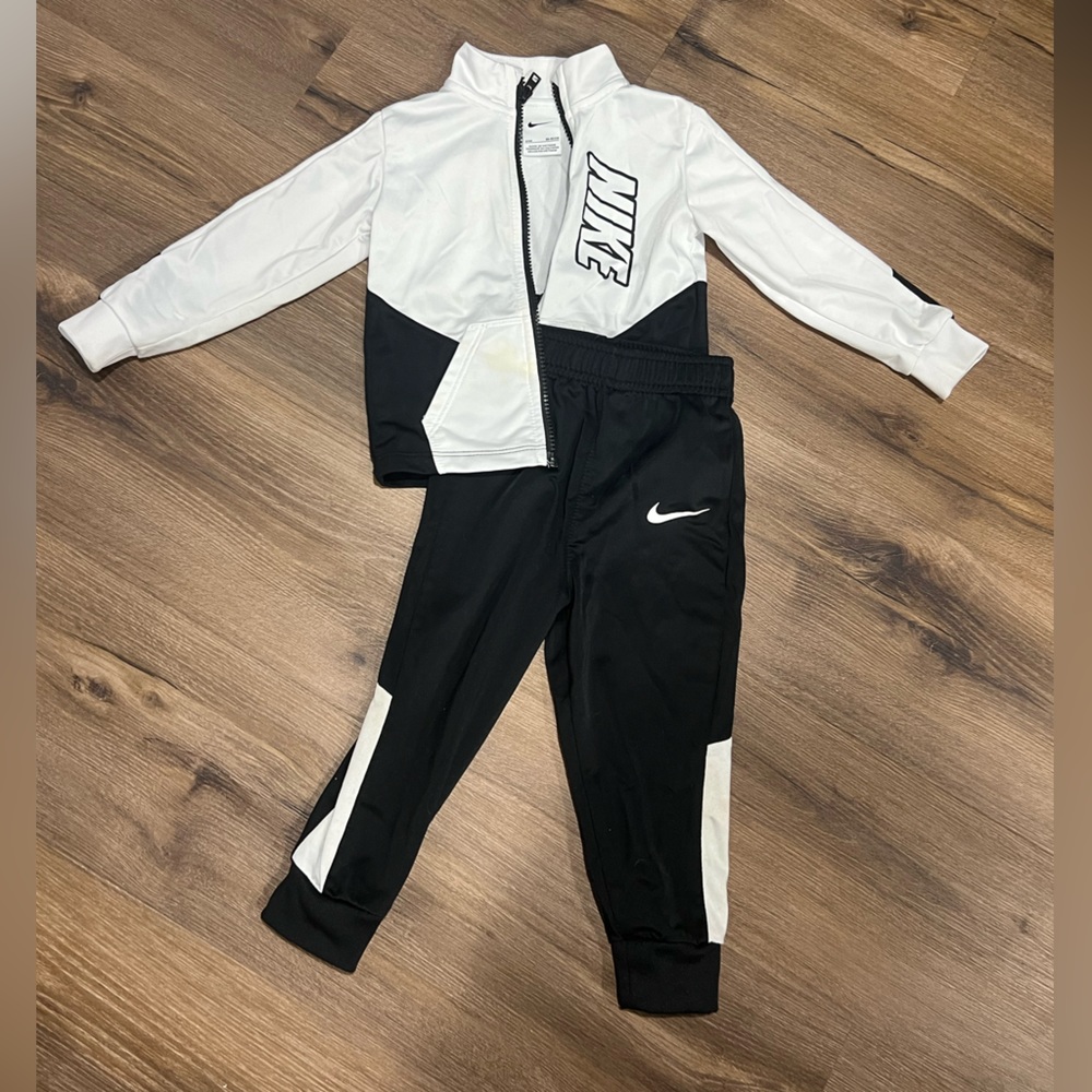 🖤 NIKE Toddler Tracksuit 🖤